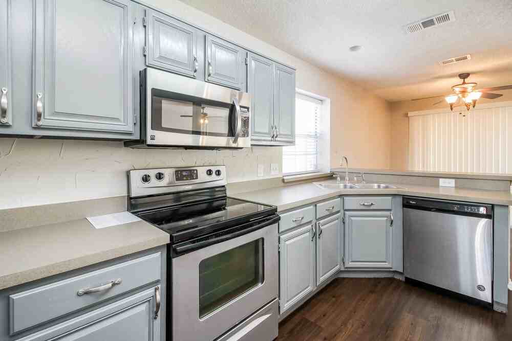 3229 Kathy Ln - Photo 5 of 15