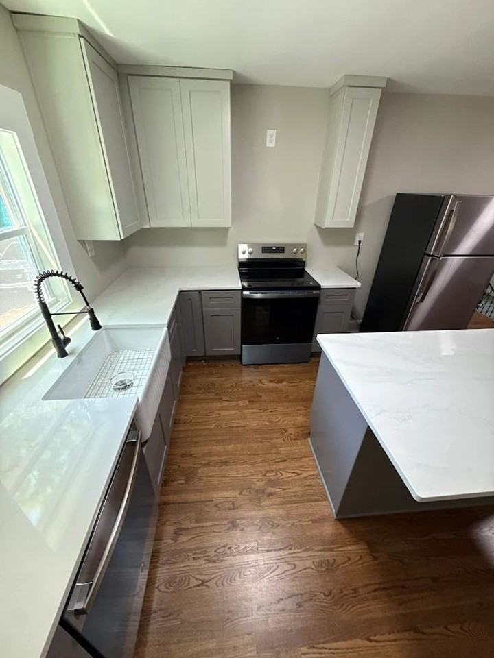 528 Barrington Dr - Photo 3 of 16