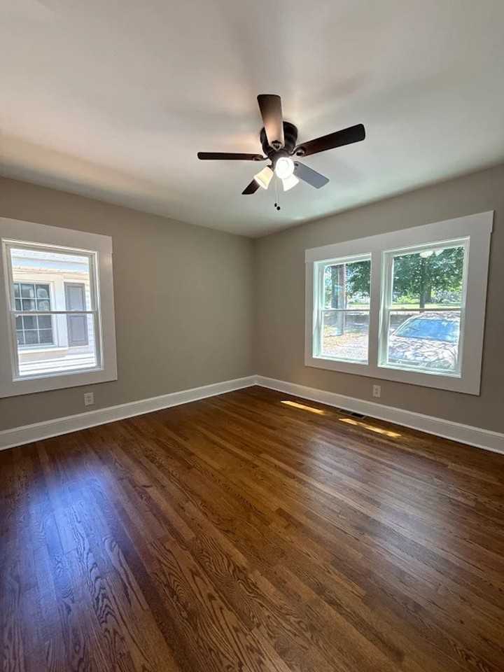 528 Barrington Dr - Photo 5 of 16