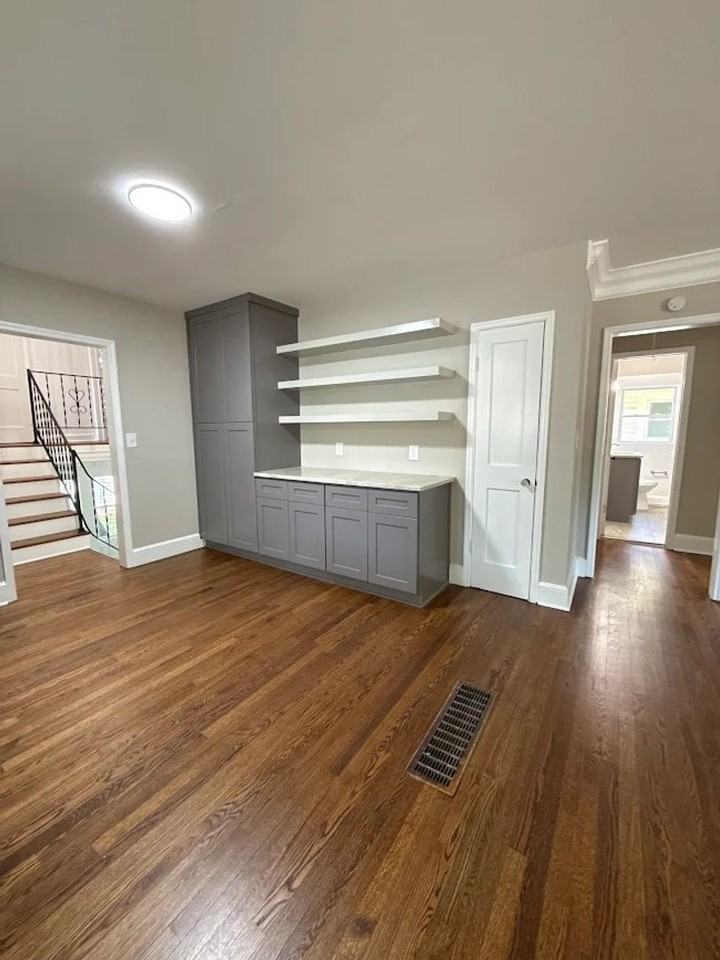 528 Barrington Dr - Photo 6 of 16