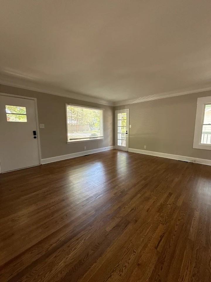 528 Barrington Dr - Photo 7 of 16