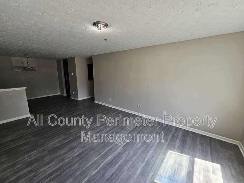 2102 Fairington Ridge Cir - Photo 2 of 10