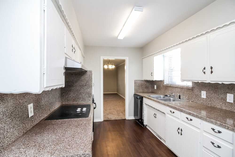 107 W Rio Grande St - Photo 3 of 15