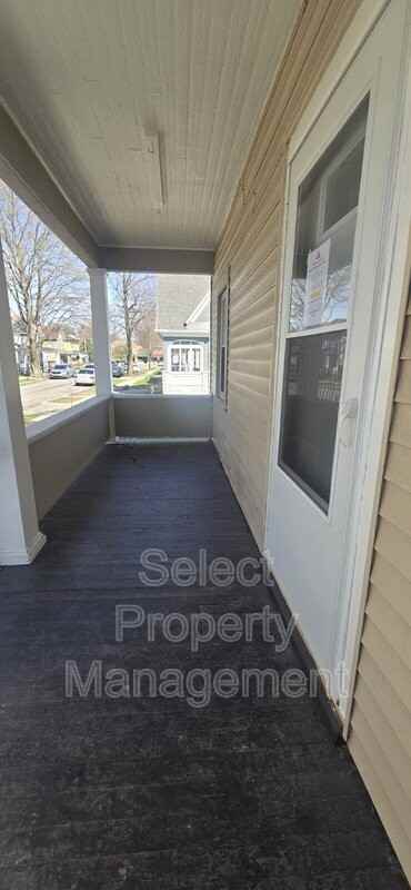1235 Huestis Ave #B - Photo 3 of 21
