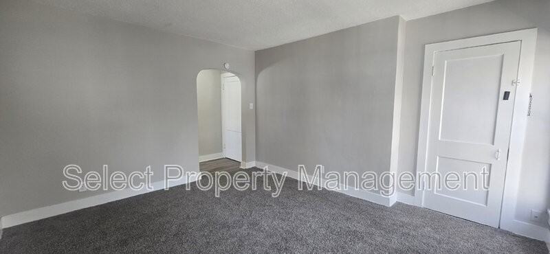 1235 Huestis Ave #B - Photo 5 of 21