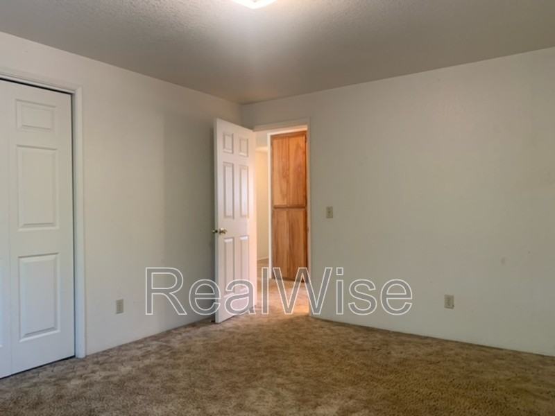 1423 Kokanee Ln - Photo 6 of 16