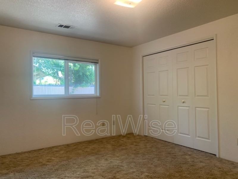 1423 Kokanee Ln - Photo 7 of 16