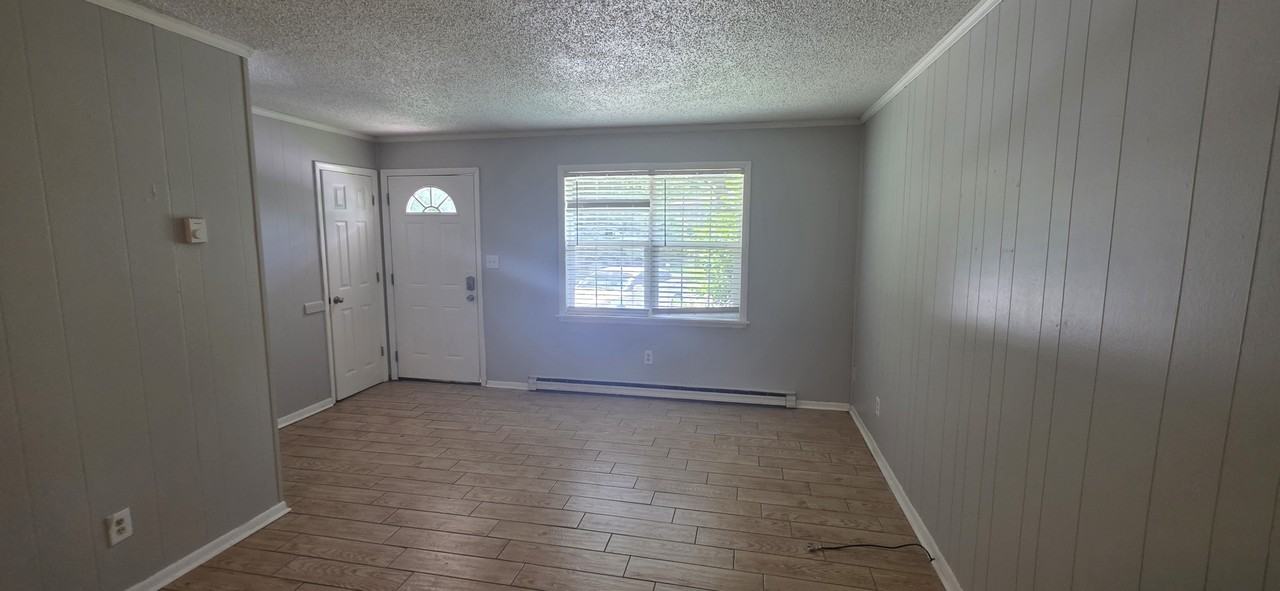1015 Sloan Street - Photo 3 of 8