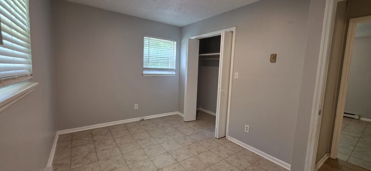 1015 Sloan Street - Photo 7 of 8