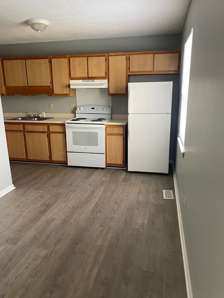DENTON TOWNHOMES - Photo 3 of 24