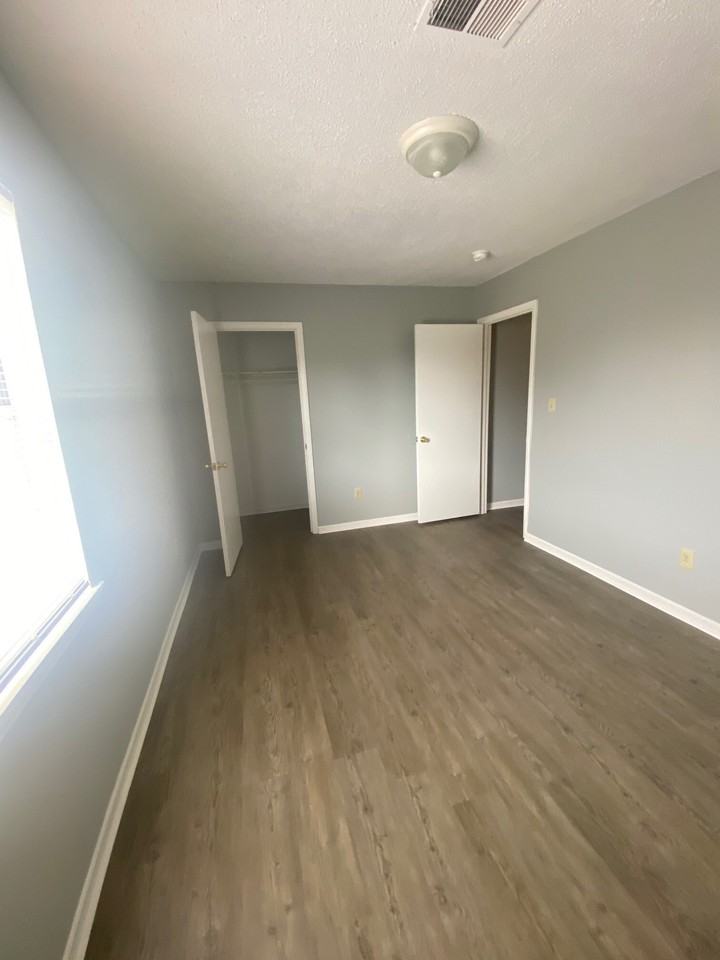 DENTON TOWNHOMES - Photo 6 of 24