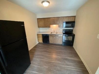 415 Grover Street - Photo 4 of 15