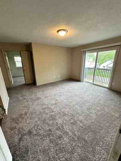 415 Grover Street - Photo 5 of 15
