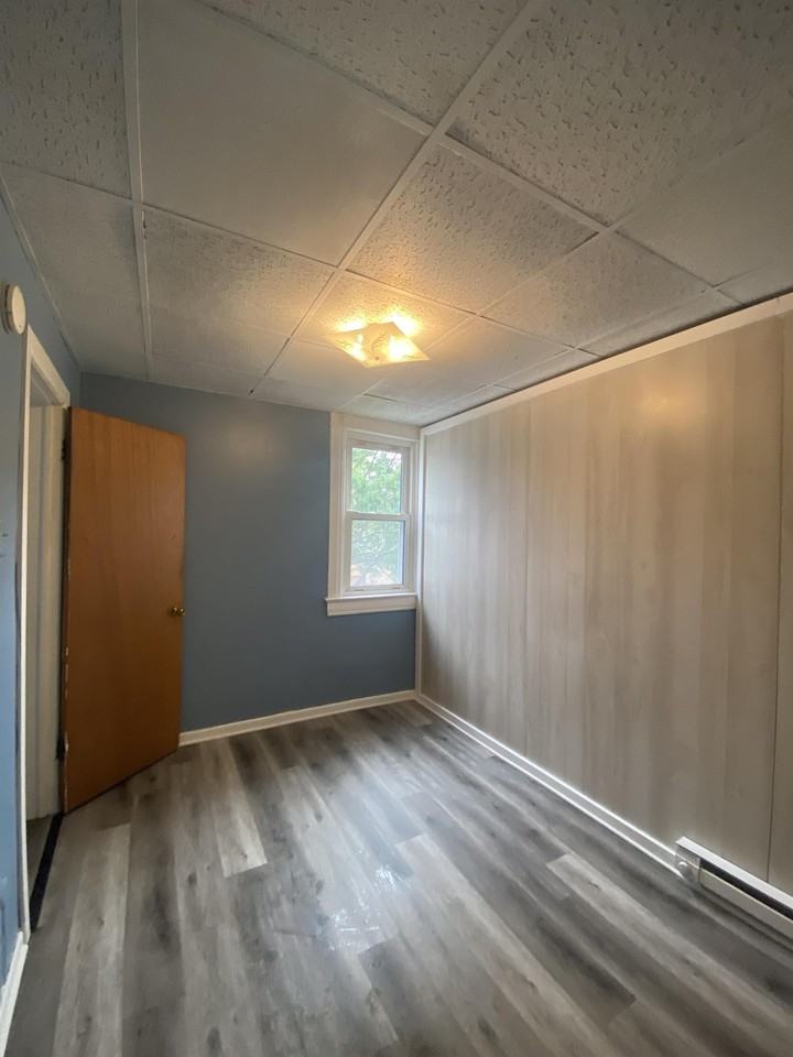 909 South 8th Street - Photo 2 of 6