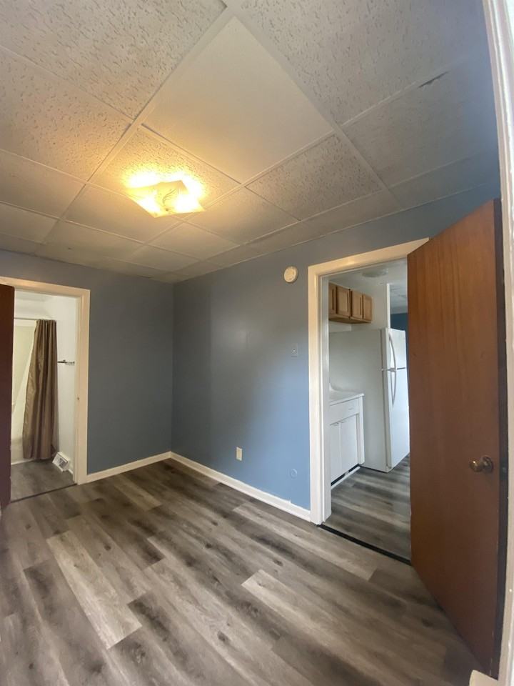909 South 8th Street - Photo 4 of 6
