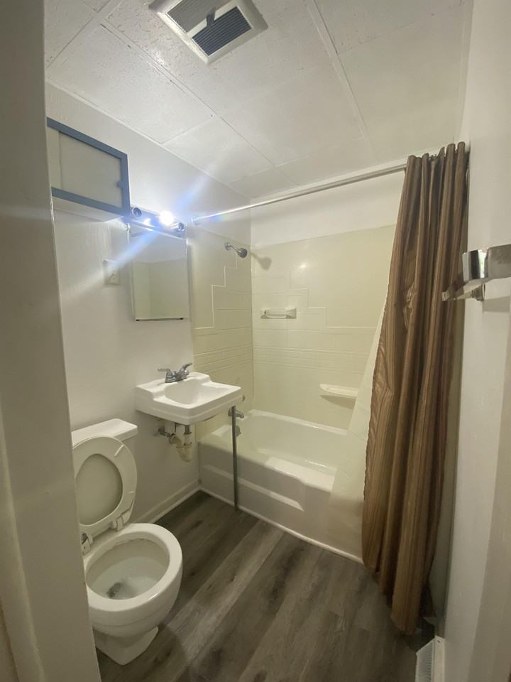 909 South 8th Street - Photo 5 of 6