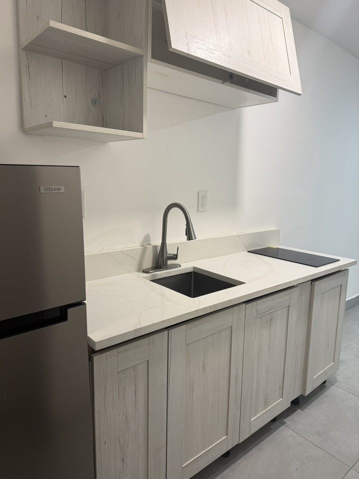 512 N 6 St., Unit B - Photo 3 of 9
