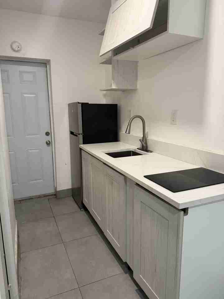 512 N 6 St., Unit B - Photo 4 of 9