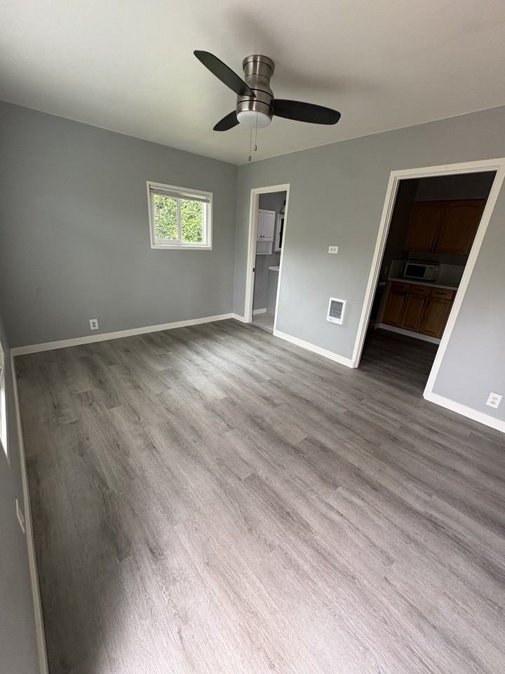 1501 De La Vina - - Photo 2 of 10