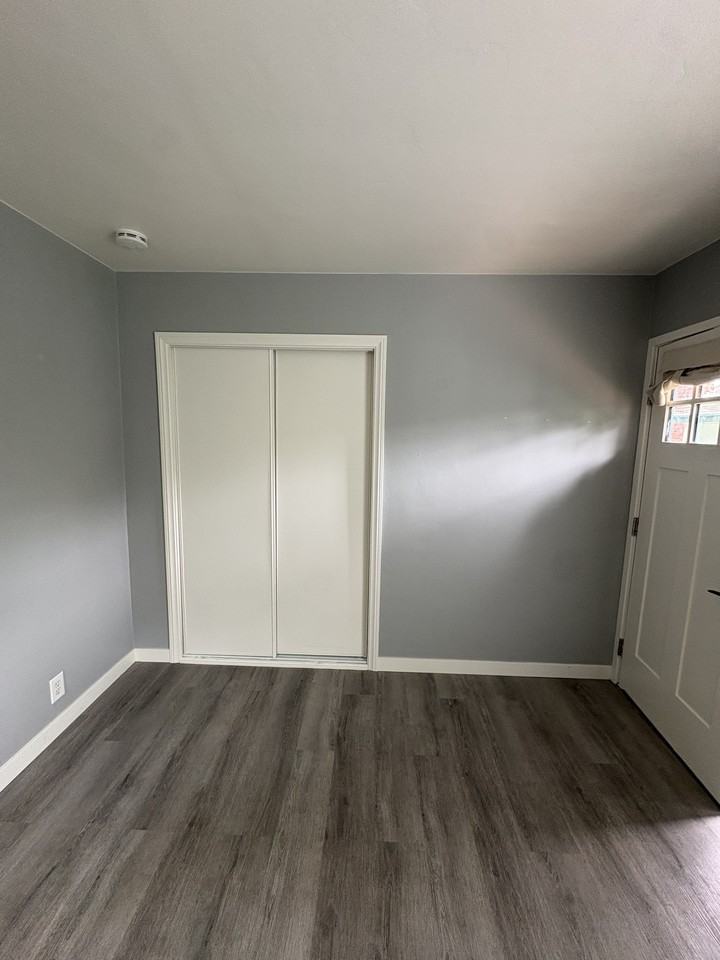 1501 De La Vina - - Photo 4 of 10
