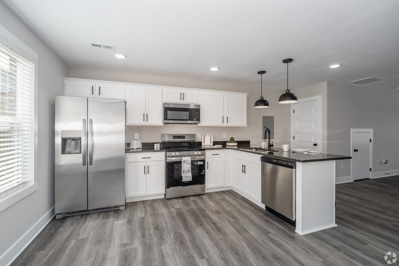 1003 Lafayette Rd. - Photo 4 of 19