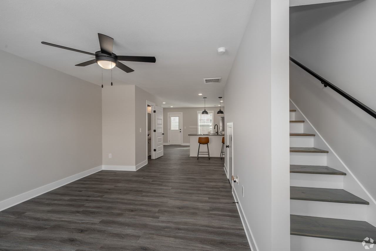 1003 Lafayette Rd. - Photo 6 of 19