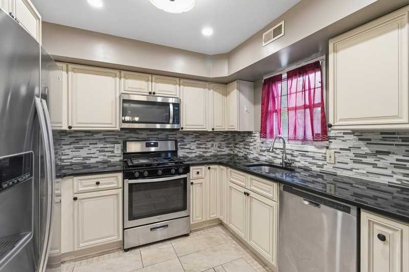 289 Muhammad Ali Ave - Photo 7 of 19