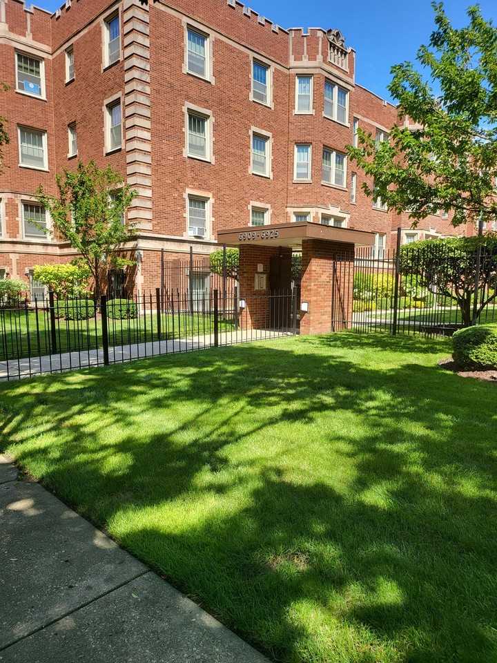 Crandon Apartments - 1 - Photo 4 of 8