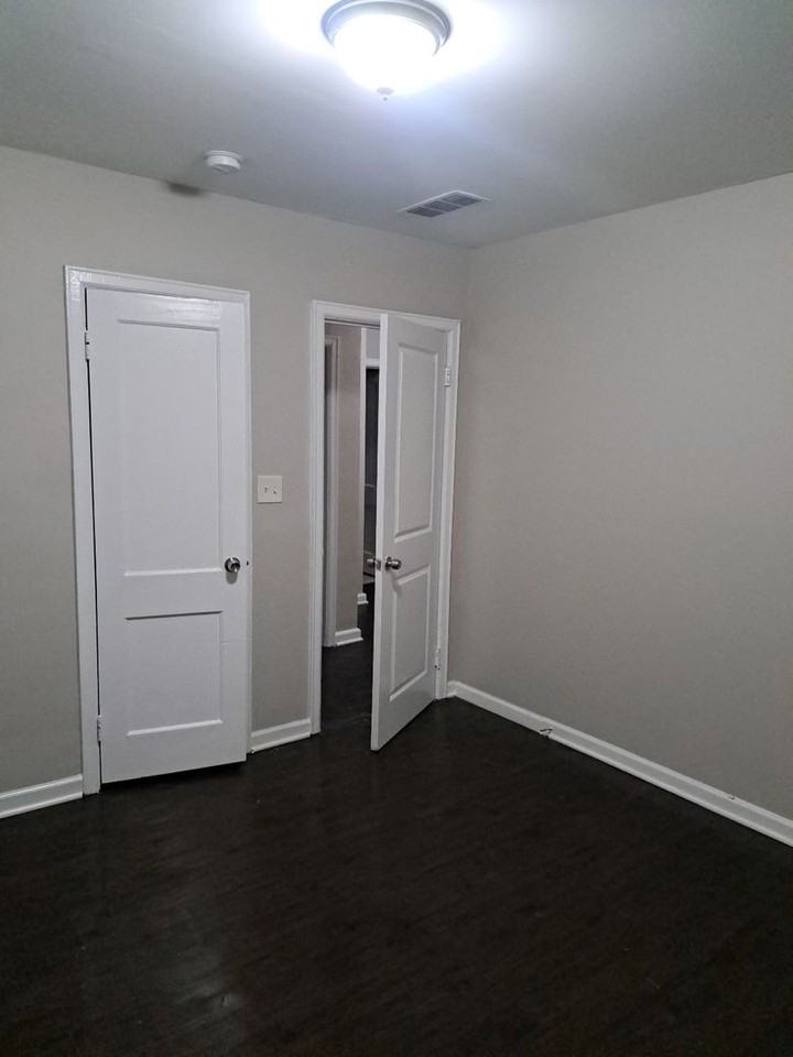 1848 Cummings Dr Sw - Photo 2 of 14