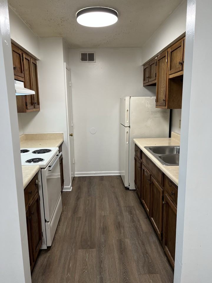 Hillview Apartments - Photo 7 of 13