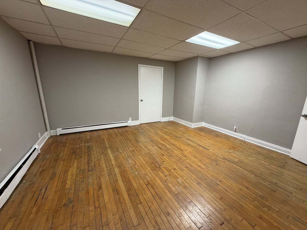 455-457 Post Avenue - Photo 7 of 8