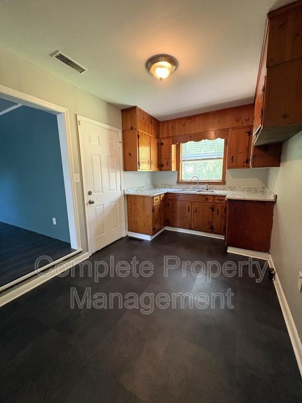 1221 Carol Cir - Photo 5 of 18