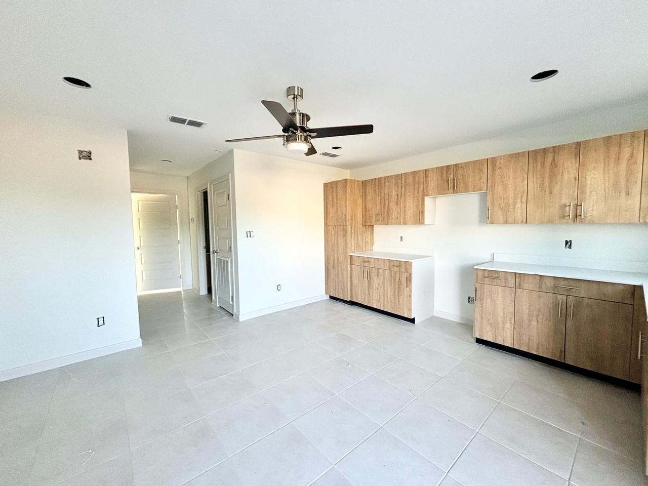 2010 Graham Avenue - Photo 4 of 6