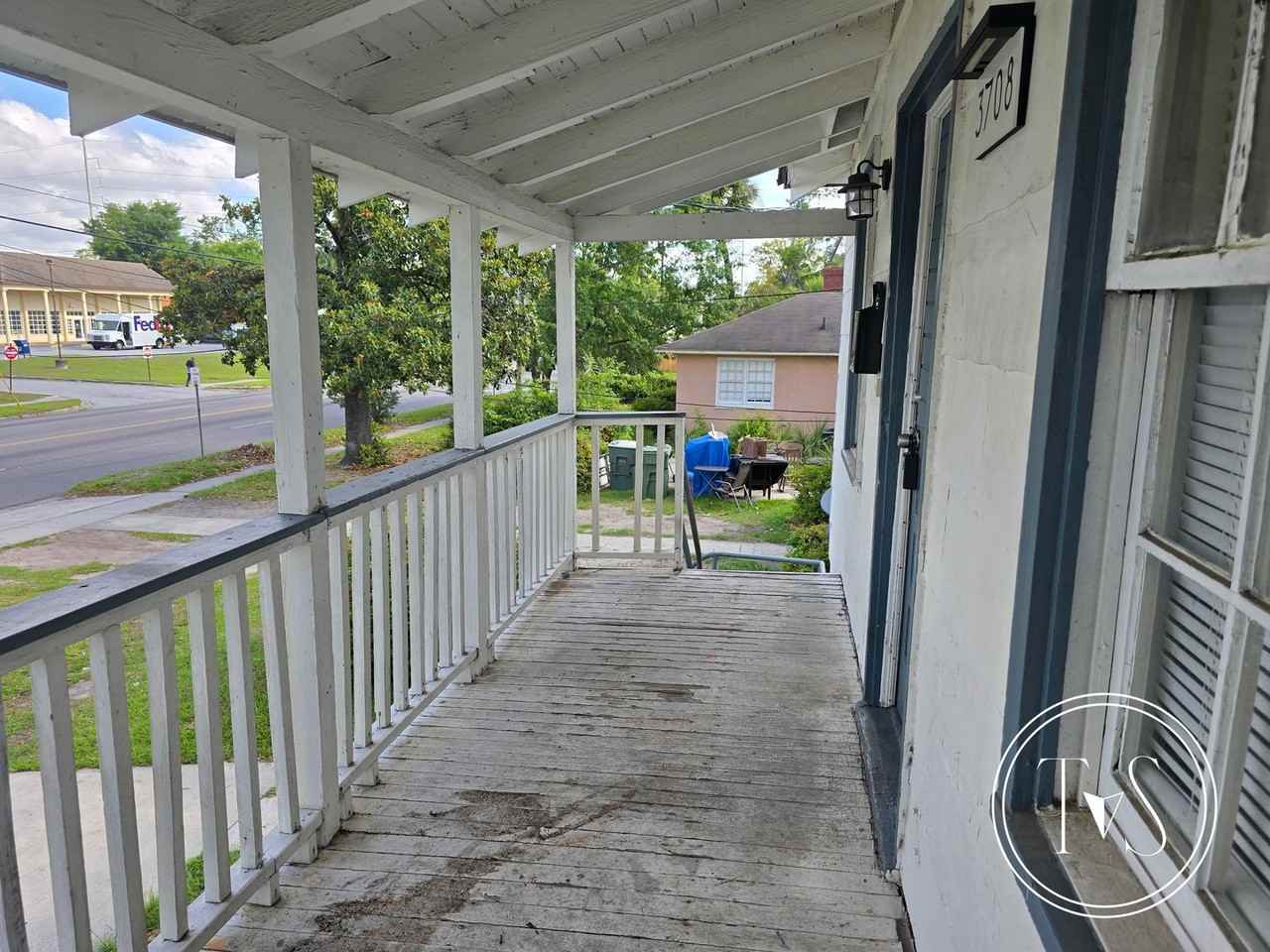 3708 Montgomery St - Photo 4 of 14