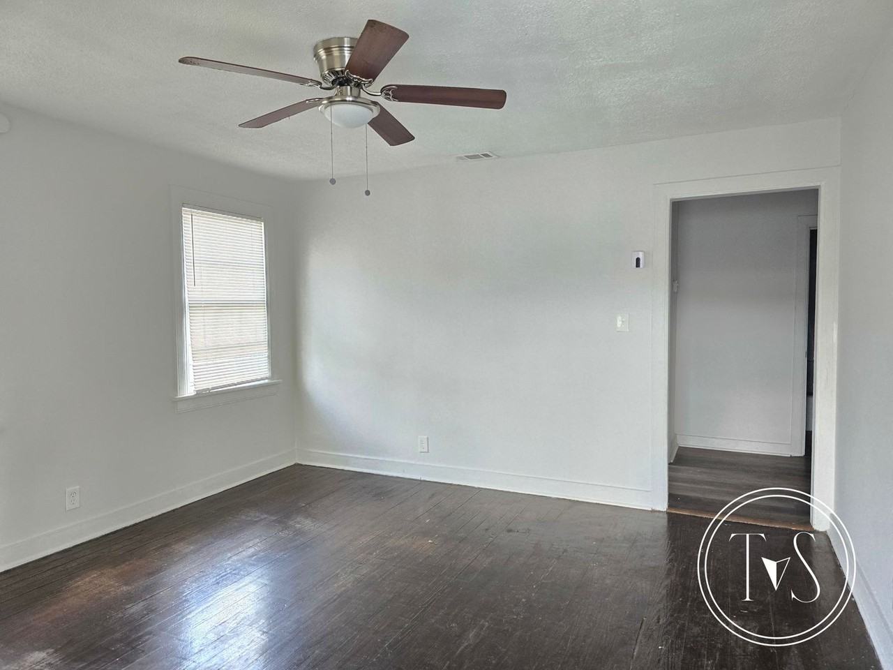 3708 Montgomery St - Photo 5 of 14