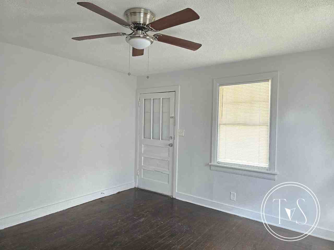 3708 Montgomery St - Photo 6 of 14