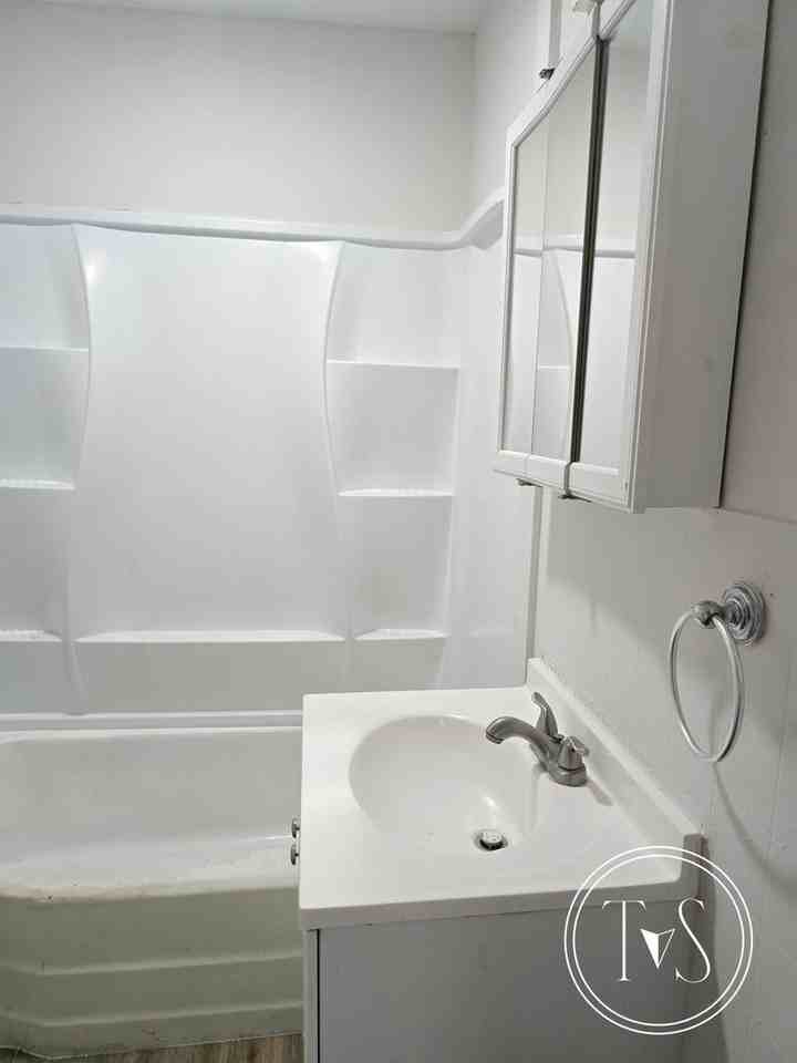 3708 Montgomery St - Photo 7 of 10
