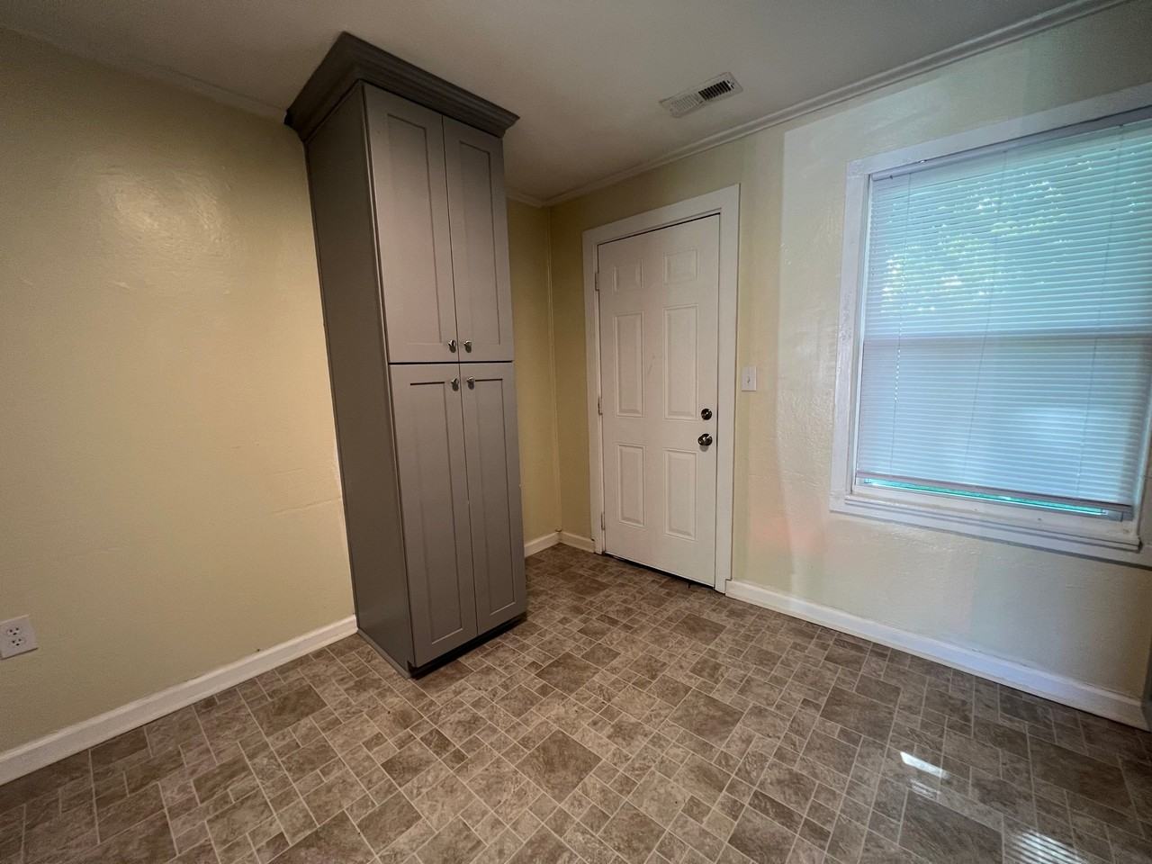 49 Carver Circle - Photo 4 of 22