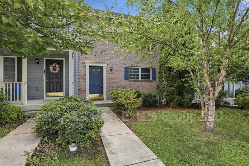 24 Mabel Ln - Photo 3 of 50