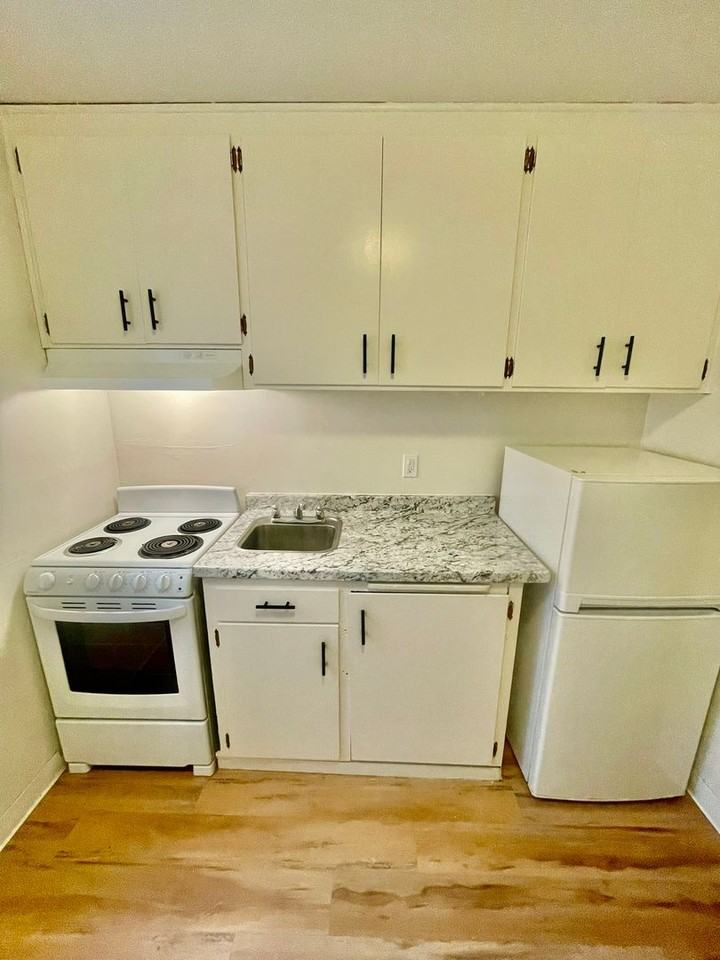 1026 S Russell Ave #H - Photo 3 of 10