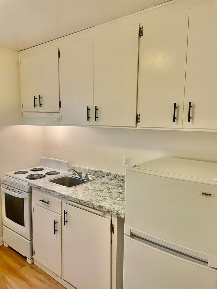 1026 S Russell Ave #H - Photo 4 of 10