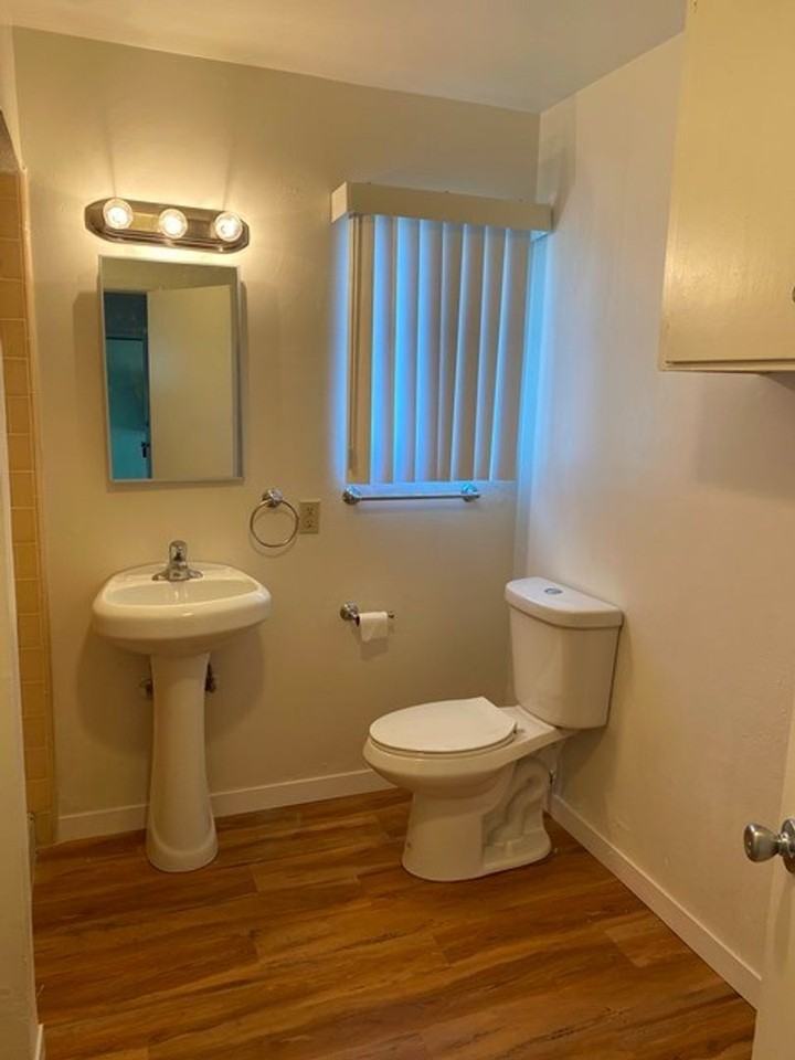 1026 S Russell Ave #H - Photo 5 of 10
