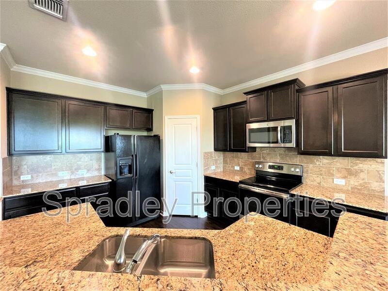 820 Glenstone Dr - Photo 2 of 10
