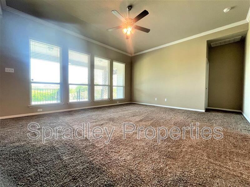 820 Glenstone Dr - Photo 4 of 10