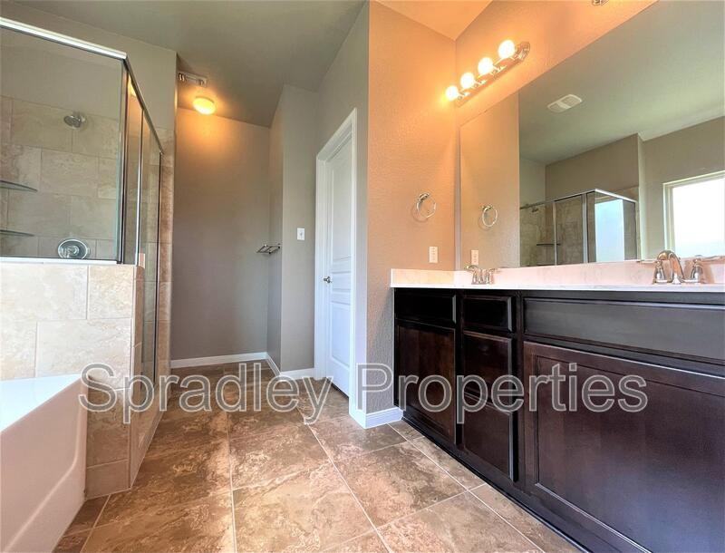 820 Glenstone Dr - Photo 5 of 10