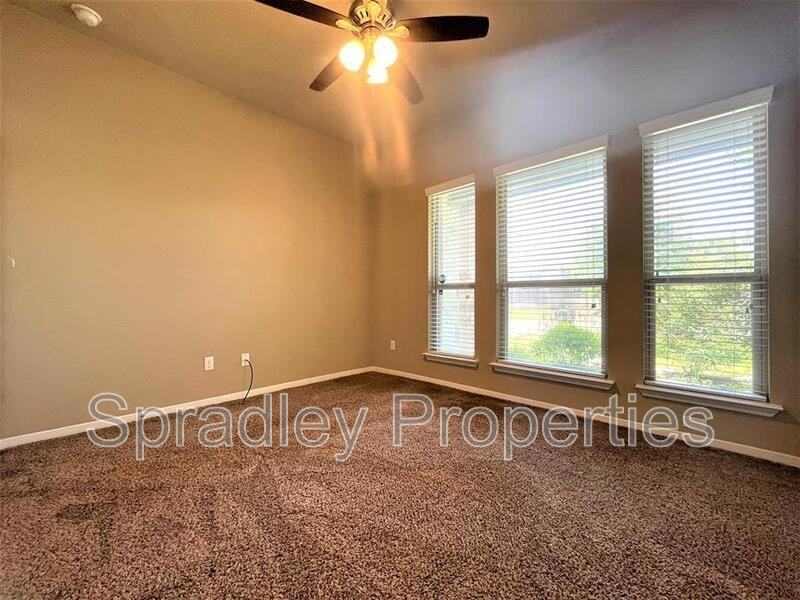 820 Glenstone Dr - Photo 6 of 10