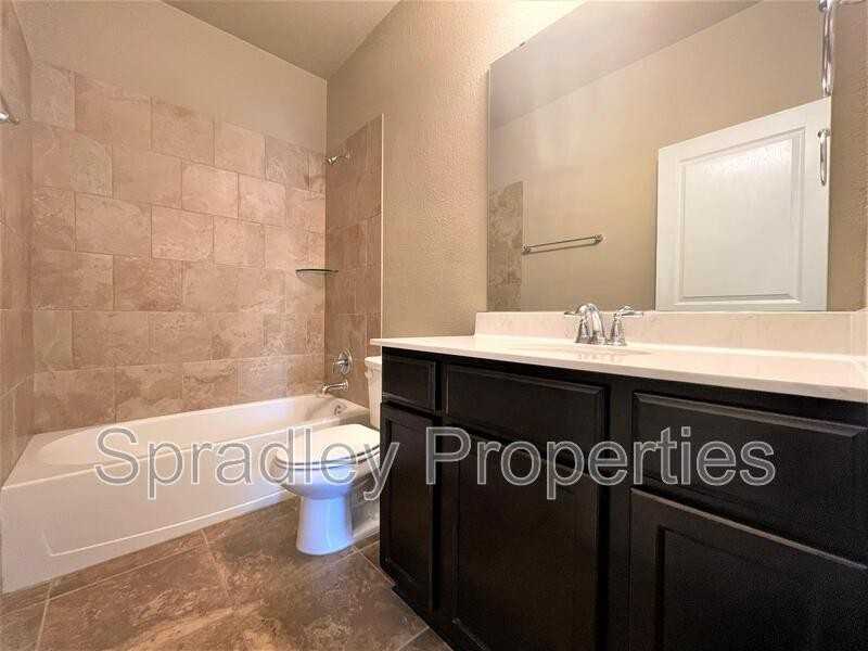 820 Glenstone Dr - Photo 7 of 10