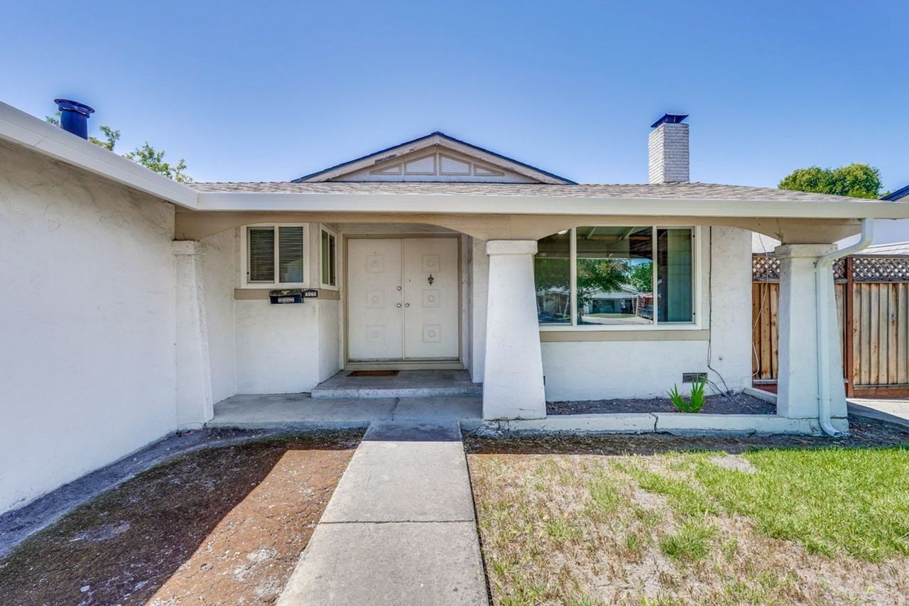 6063 Pineland Ave - Photo 4 of 49