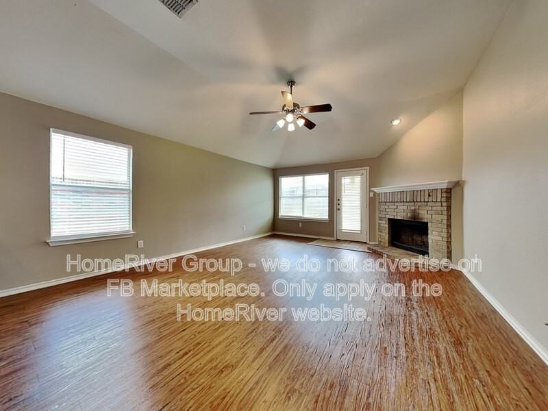 1102 Oak Hollow Ln - Photo 2 of 29