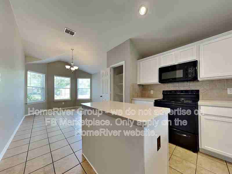 1102 Oak Hollow Ln - Photo 6 of 29